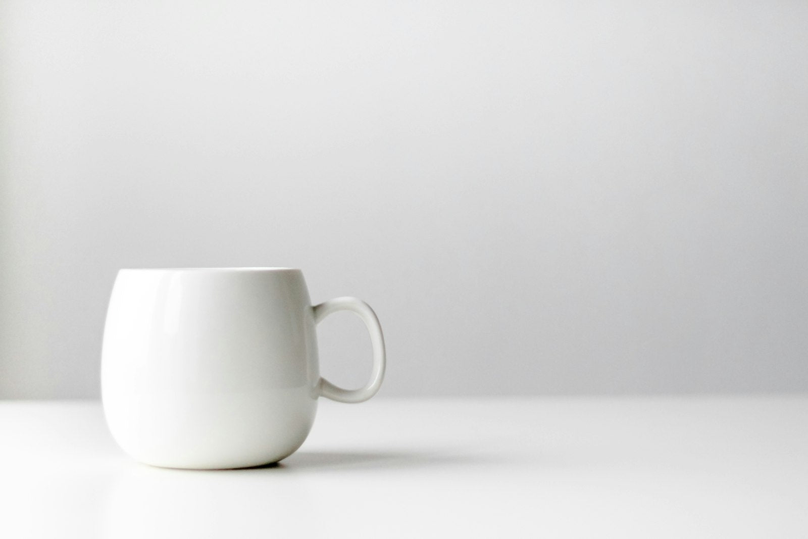 nordic-calm-minimalist-white-ceramic-mug